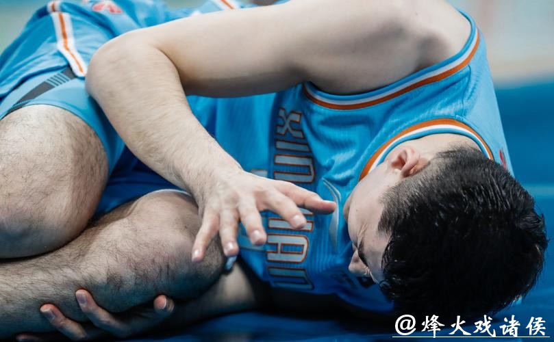 崔永熙受伤提前离场 伤退前贡献2分4篮板3助攻